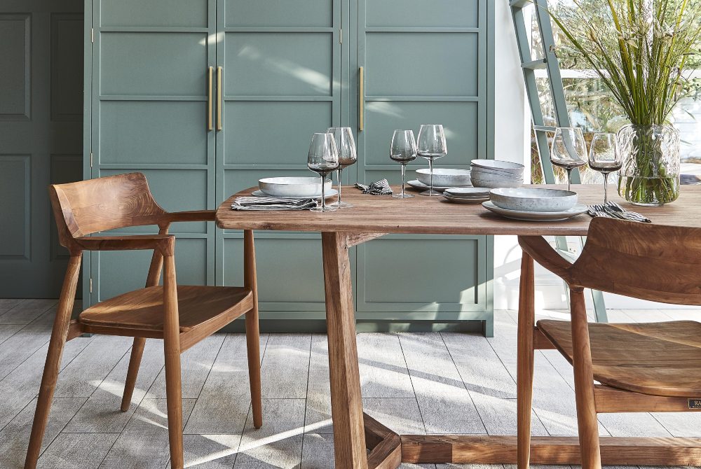 Bisham dining table with green walls